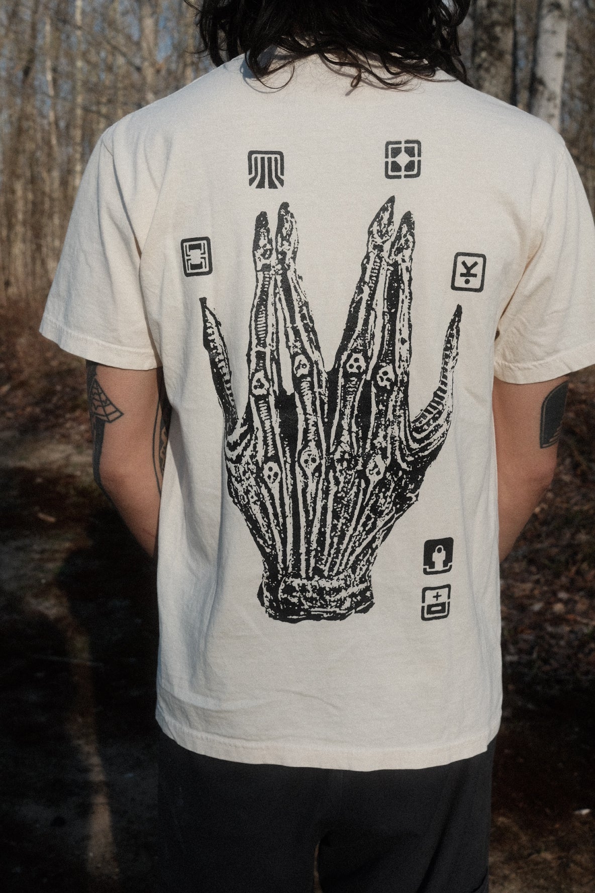 1979 Alien - Hand on ivory